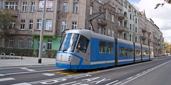 Komunikacja wróciła na ul. Nowowiejską (ZDJĘCIA)