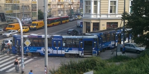 Wykolejenie na ul. Teatralnej (ZDJĘCIA)