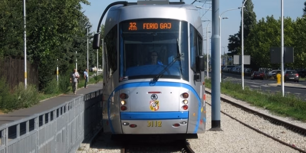 Tramwaj Plus jeździ już na Gaj (ZDJĘCIA)