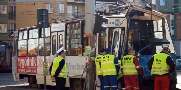 Wypadek tramwajowy na ul. Jedności Narodowej (ZDJĘCIA)