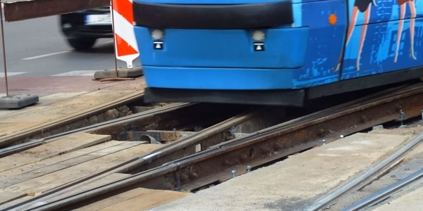 Naprawiają zwrotnicę obok Arkad (ZDJĘCIA)