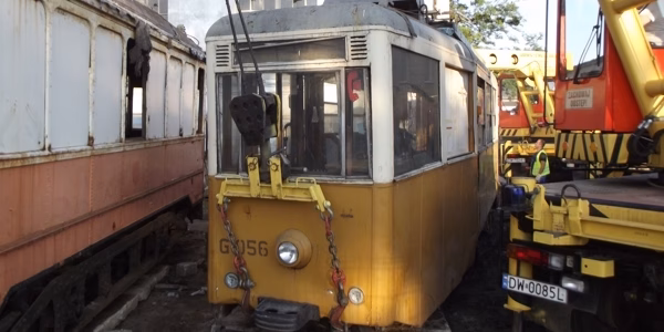 Przenoszą zabytki na “cmentarzysko” (ZDJĘCIA, FILM)