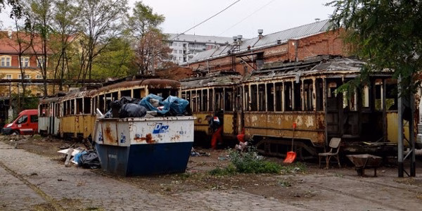 Trwa sprzątanie zabytkowych tramwajów (ZDJĘCIA)