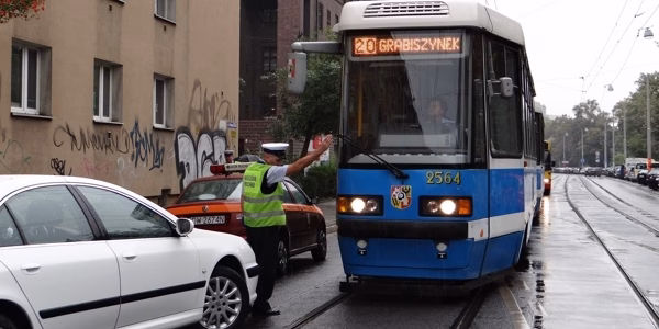 Akcja „Parkuj 1 metr od torów” (ZDJĘCIA)